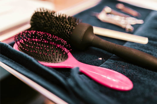 Brosse a cheveux rose nettoyage