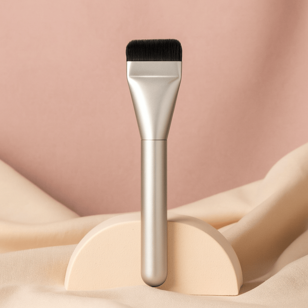 BLUSH & GLOW Argenté Pinceau Plat à Fond de Teint VELOUR