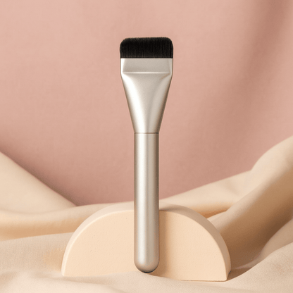 BLUSH & GLOW Argenté Pinceau Plat à Fond de Teint VELOUR