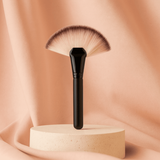 BLUSH & GLOW Noir Pinceau à Poudre FAN BRUSH